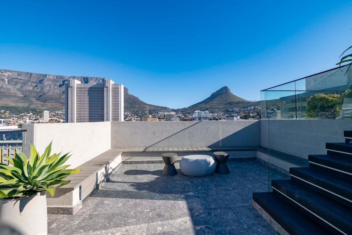 Stylish In The Tokyo Rooftop Pool & Braai Cape Town