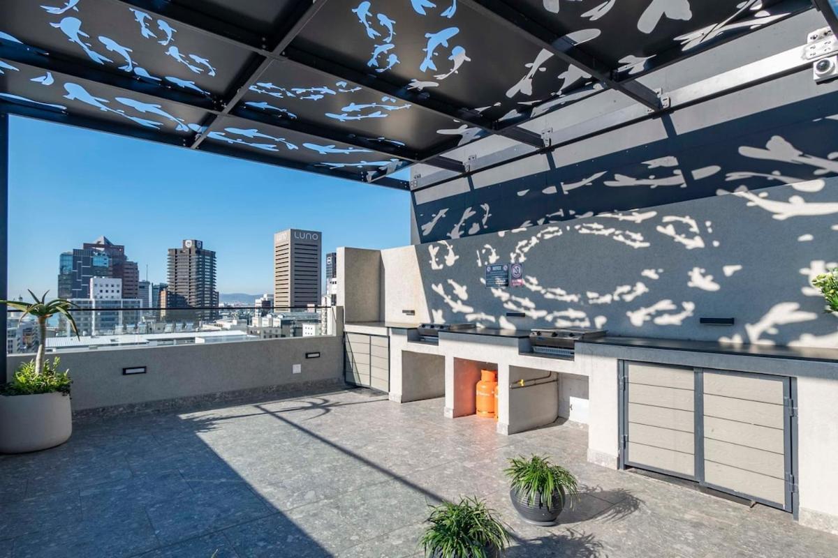 Stylish In The Tokyo Rooftop Pool & Braai Apartment *