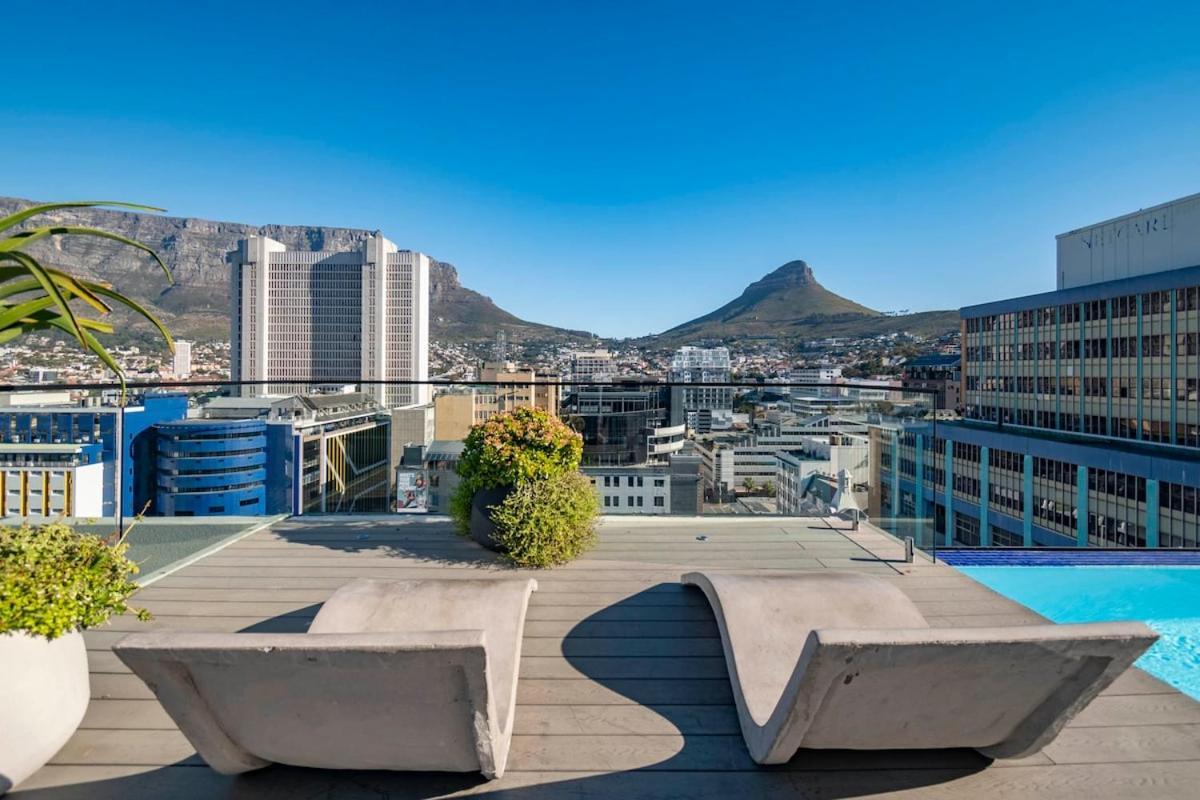 Stylish In The Tokyo Rooftop Pool & Braai Apartment Cape Town