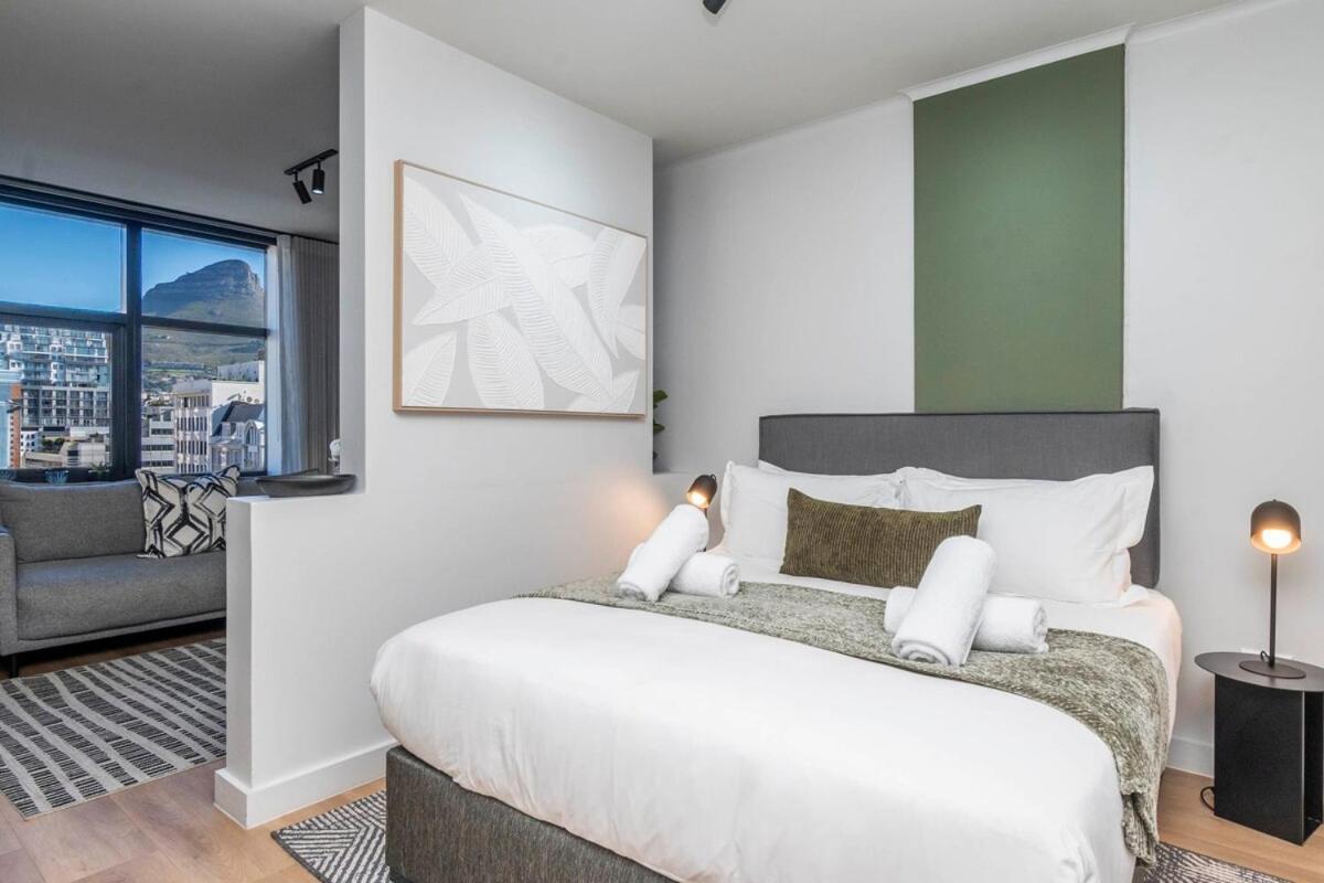 Stylish In The Tokyo Rooftop Pool & Braai Apartment *