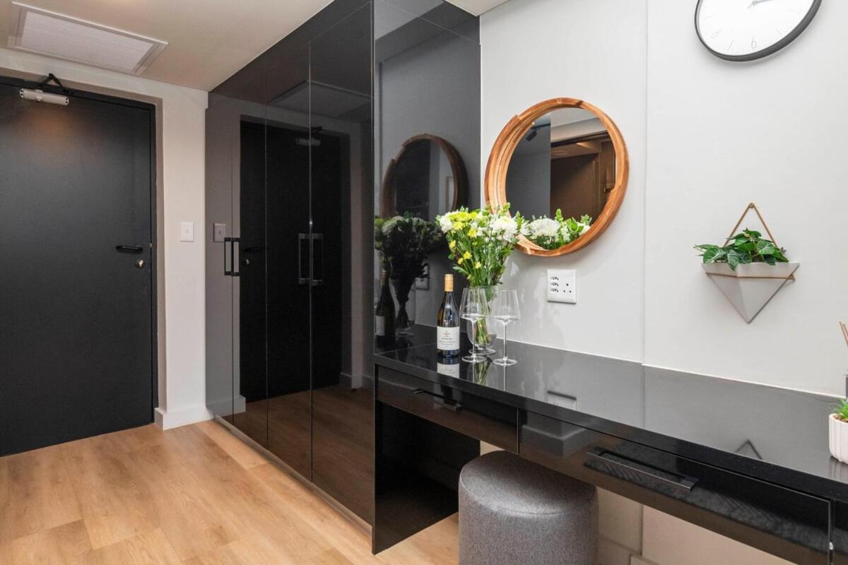 Stylish In The Tokyo Rooftop Pool & Braai Apartment Cape Town