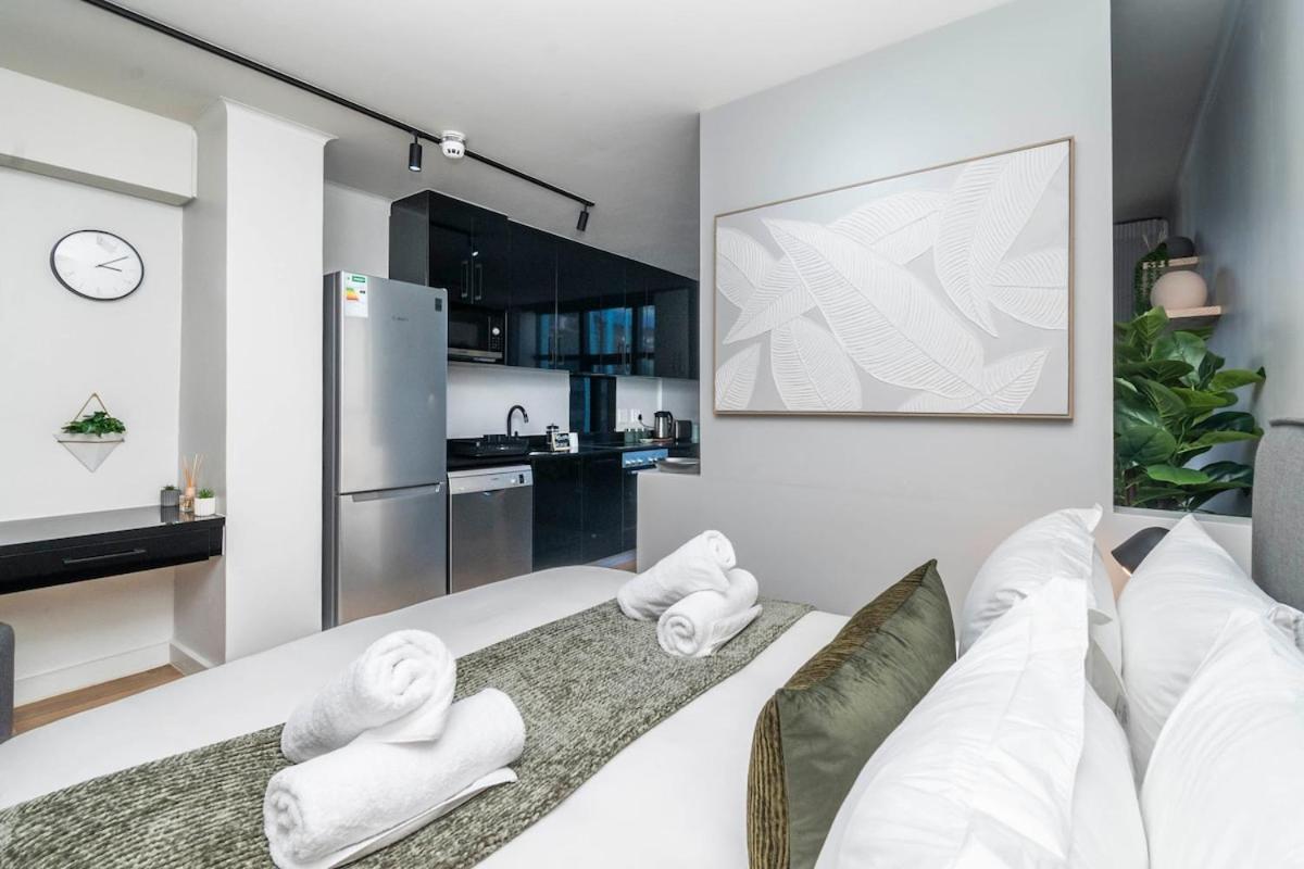 Stylish In The Tokyo Rooftop Pool & Braai Cape Town