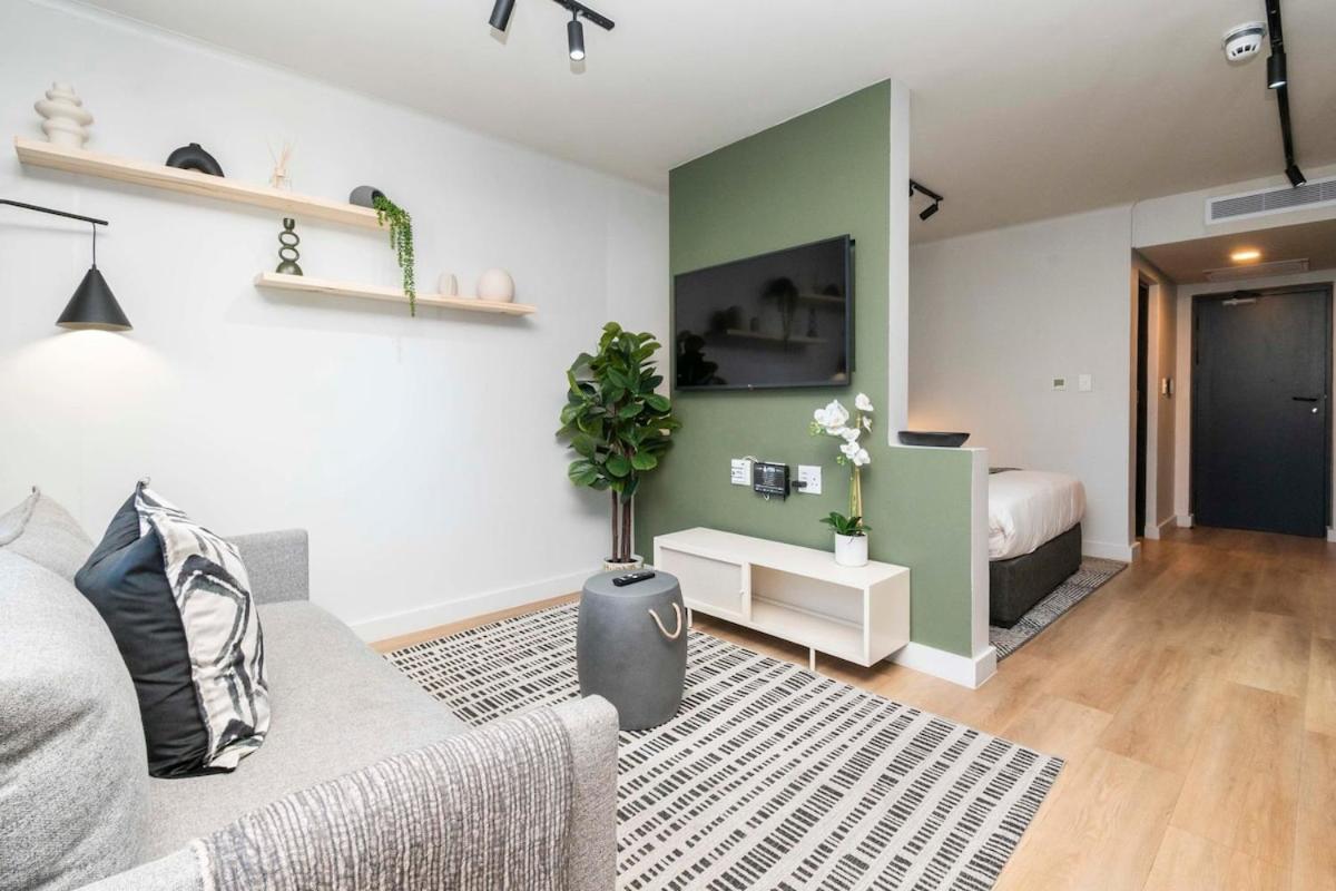 Stylish In The Tokyo Rooftop Pool & Braai Apartment Cape Town